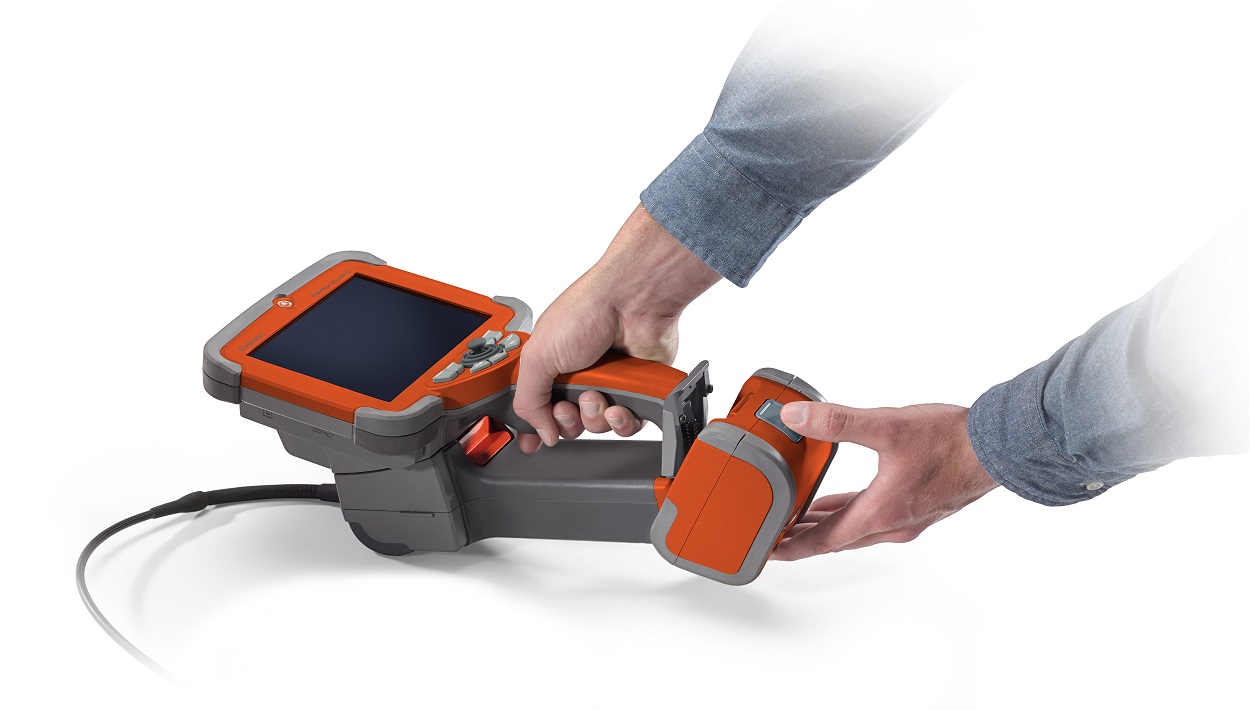 按照接口正確安裝鏡頭、電池等部件